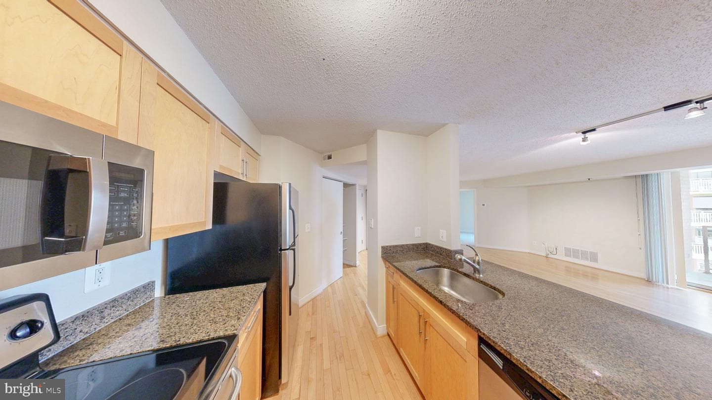 7500 Woodmont Avenue #s611 photo 3