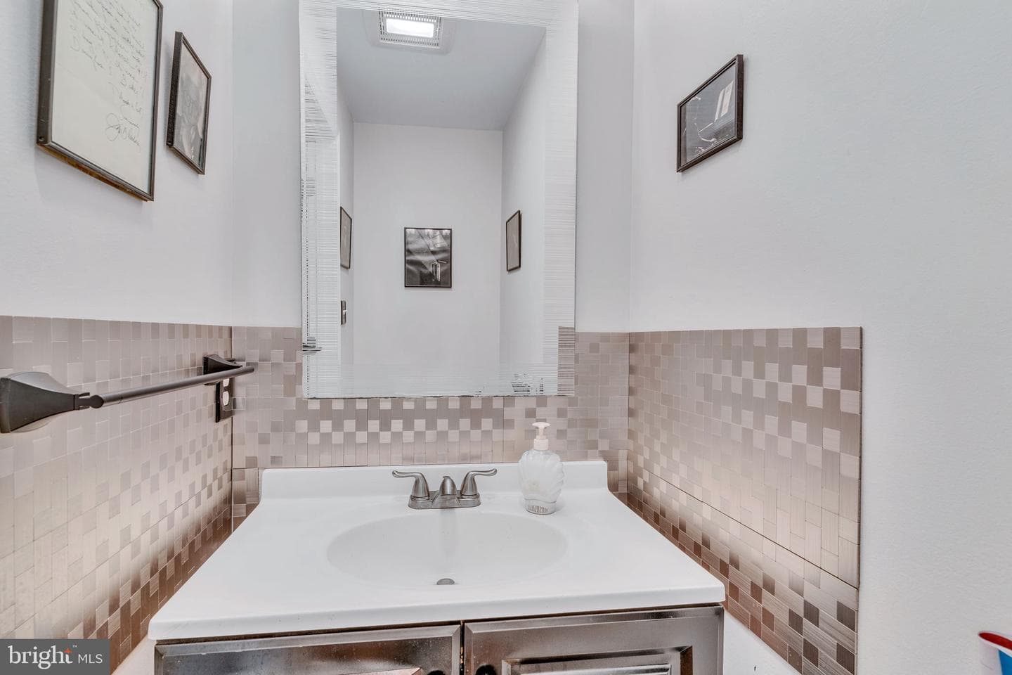 4 Burgundy Court photo 46