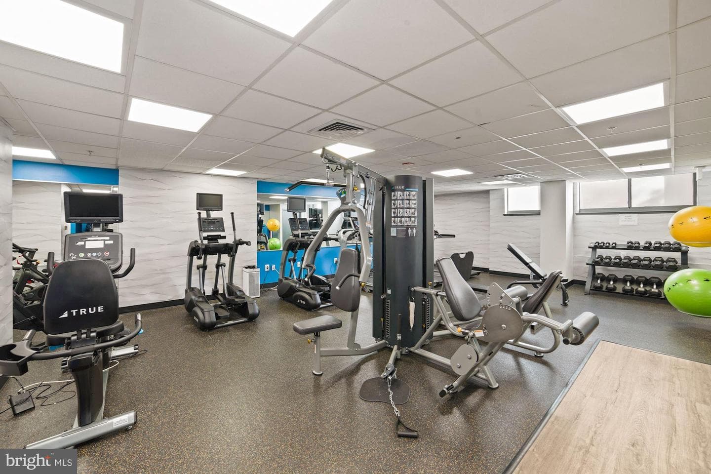 7111 Woodmont Avenue #514 photo 28