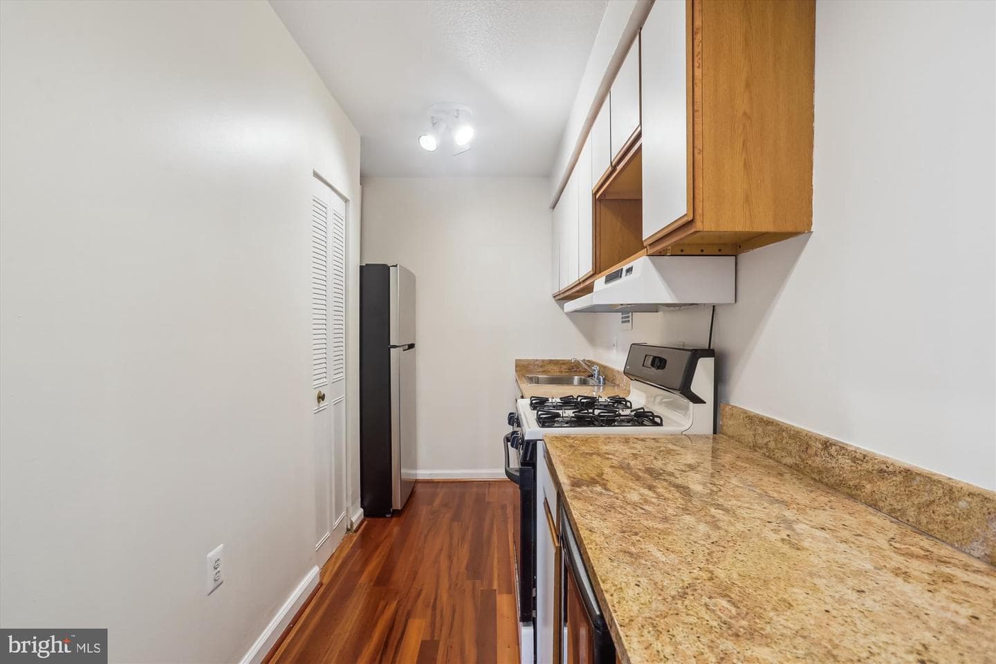 4242 East West Highway #414 photo 29