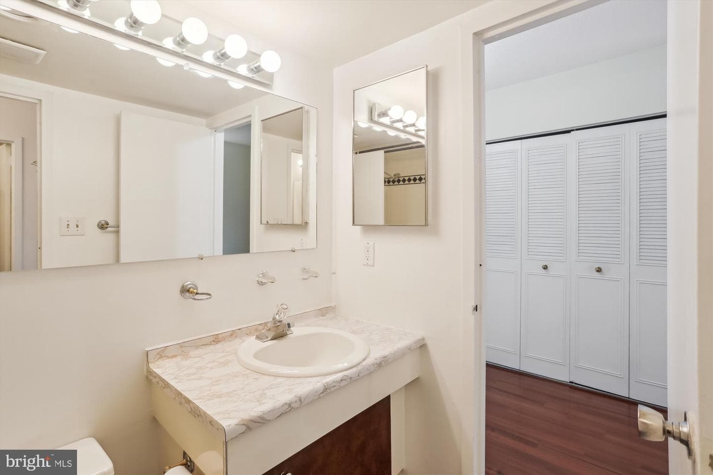 4242 East West Highway #414 photo 32