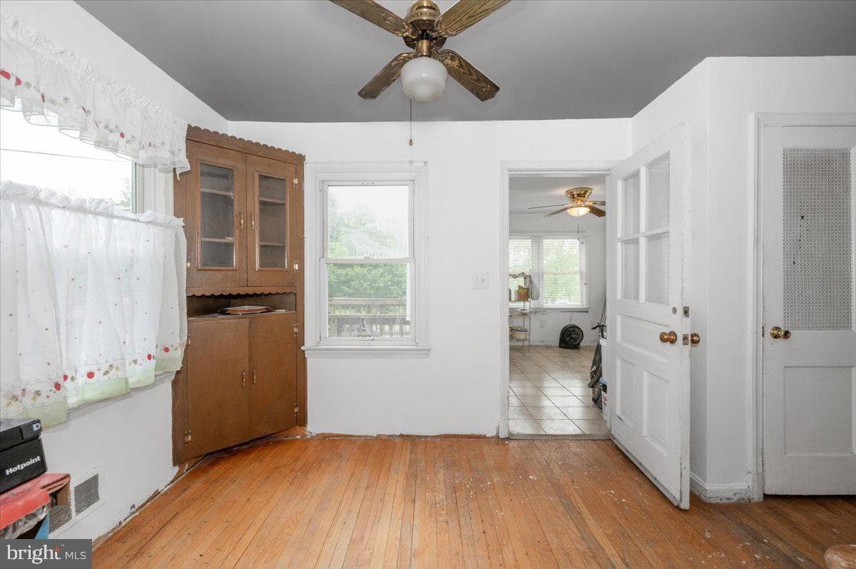 9813 Braddock Road photo 10
