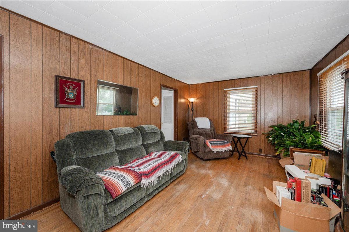 9813 Braddock Road photo 5