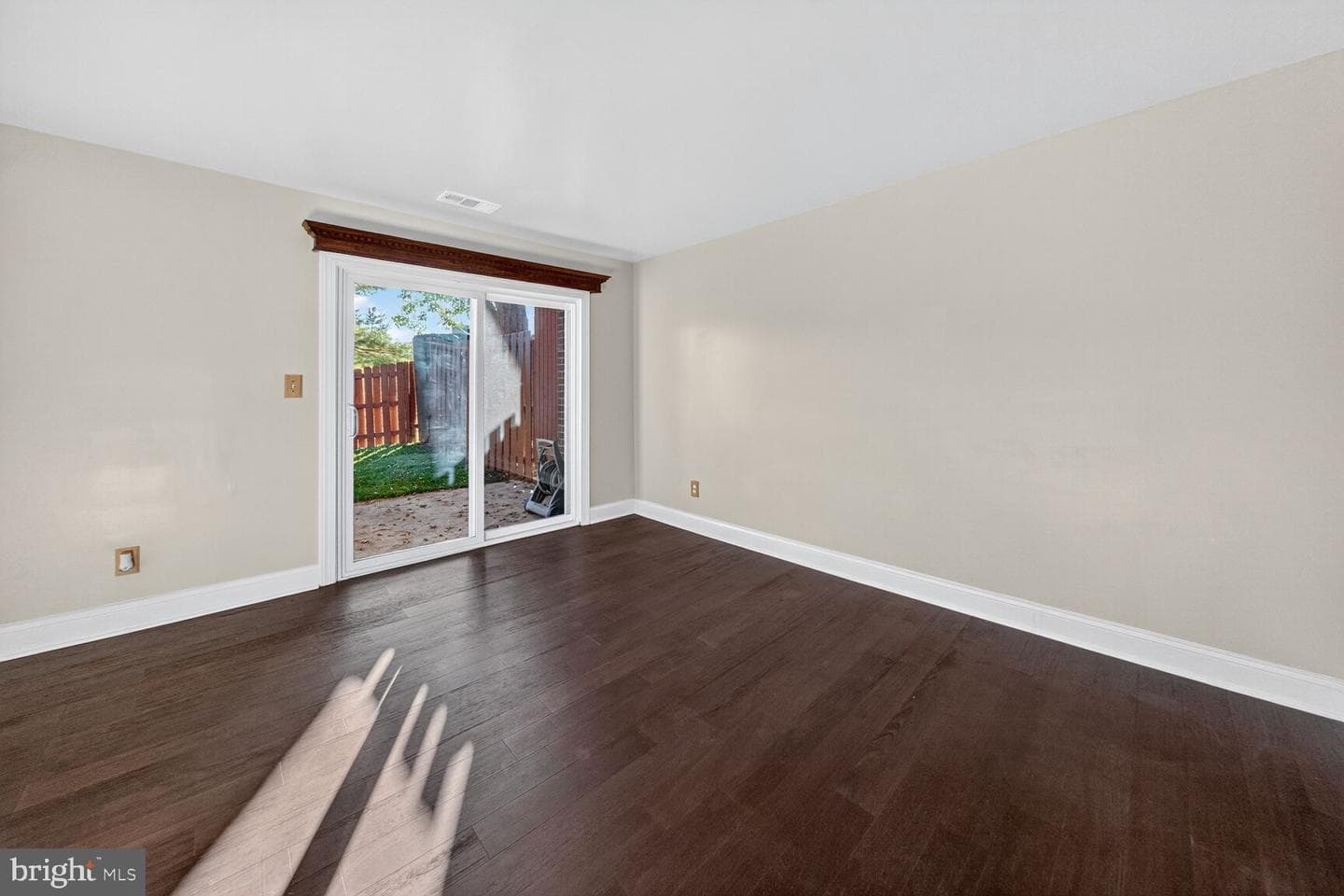10022 Wedge Way photo 4