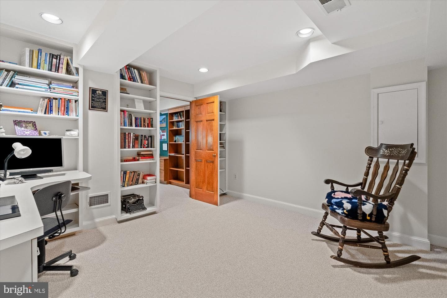7030 Longwood Drive photo 39