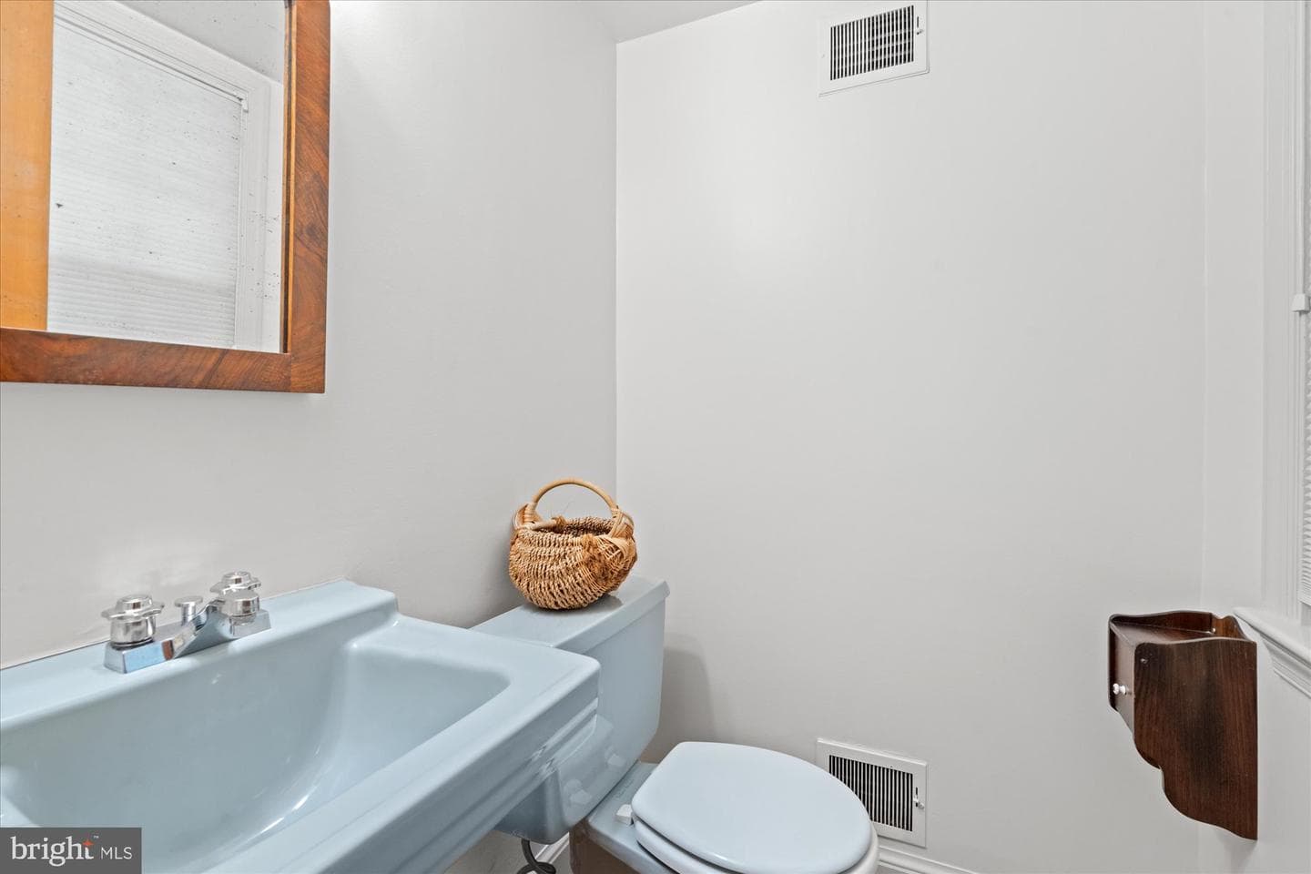 7030 Longwood Drive photo 40