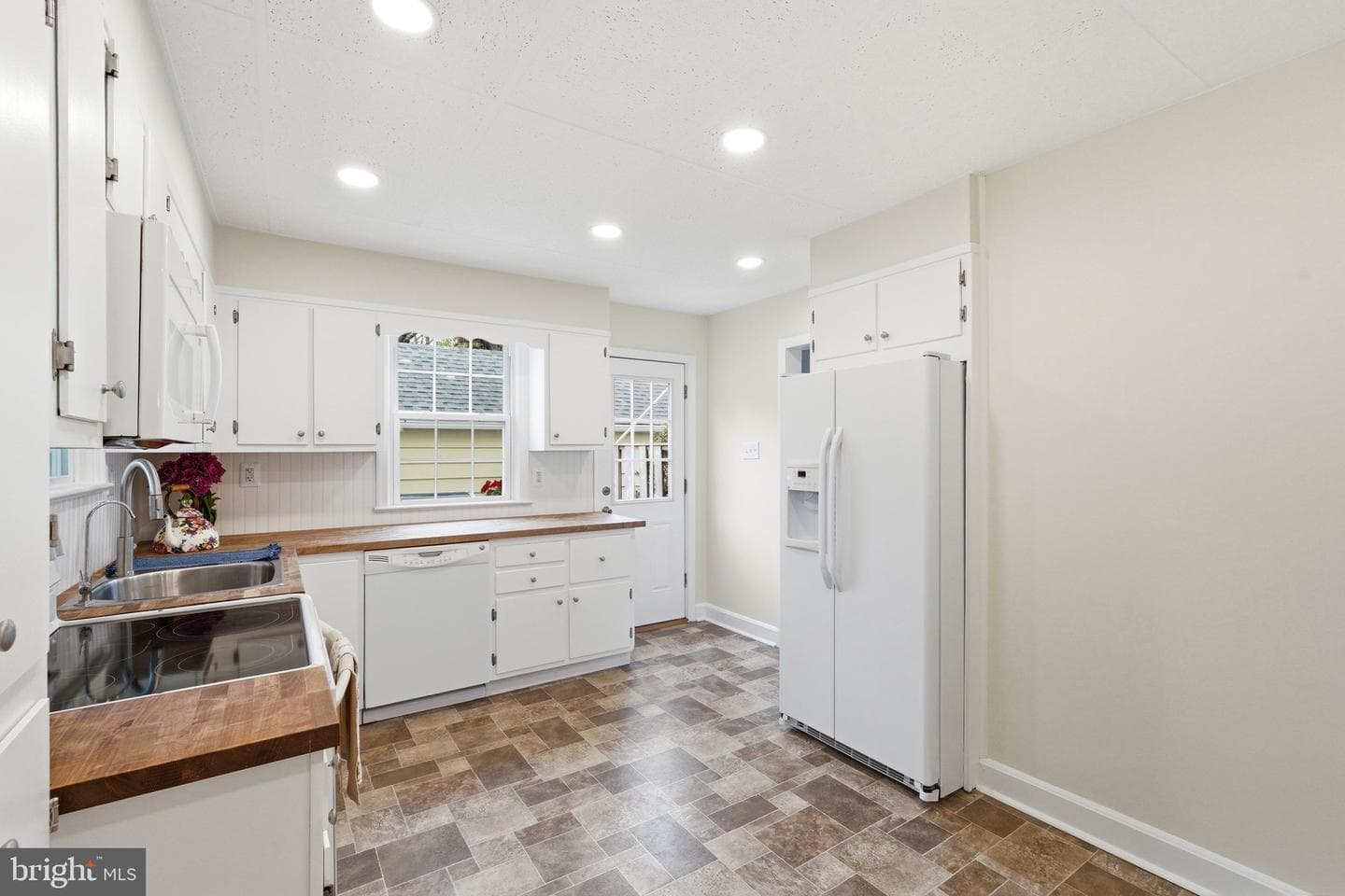 23725 Woodfield Road photo 14