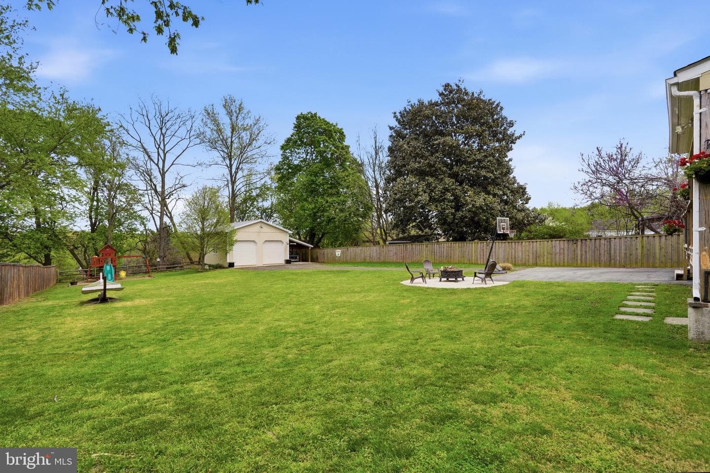 23725 Woodfield Road photo 38