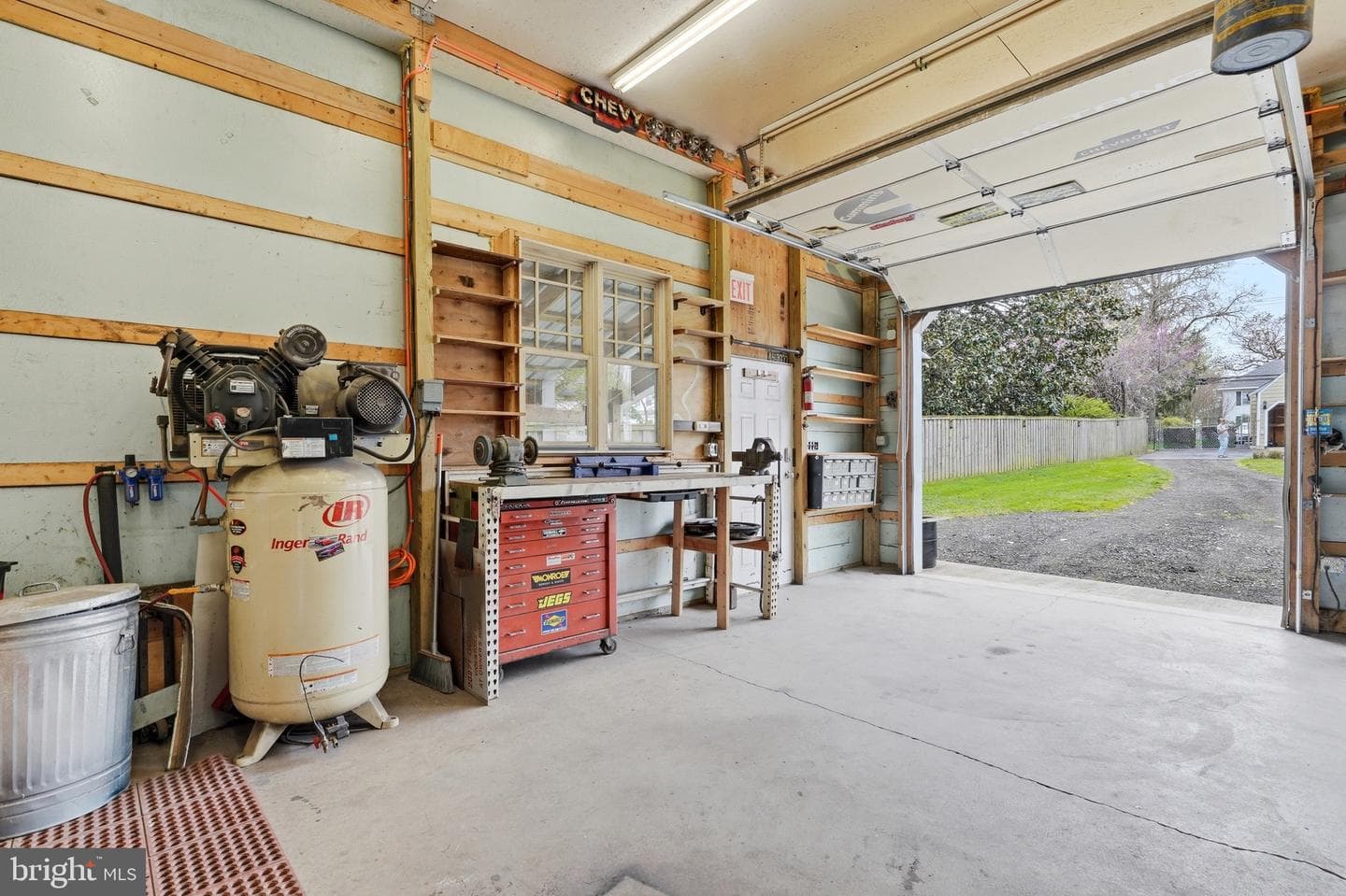 23725 Woodfield Road photo 46