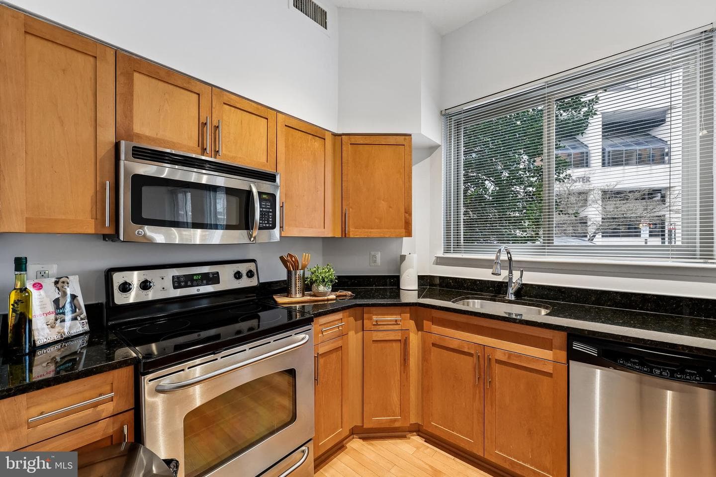 7500 Woodmont Avenue #sl15 photo 10