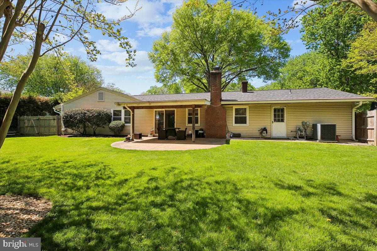 13909 Bethpage Lane photo 2