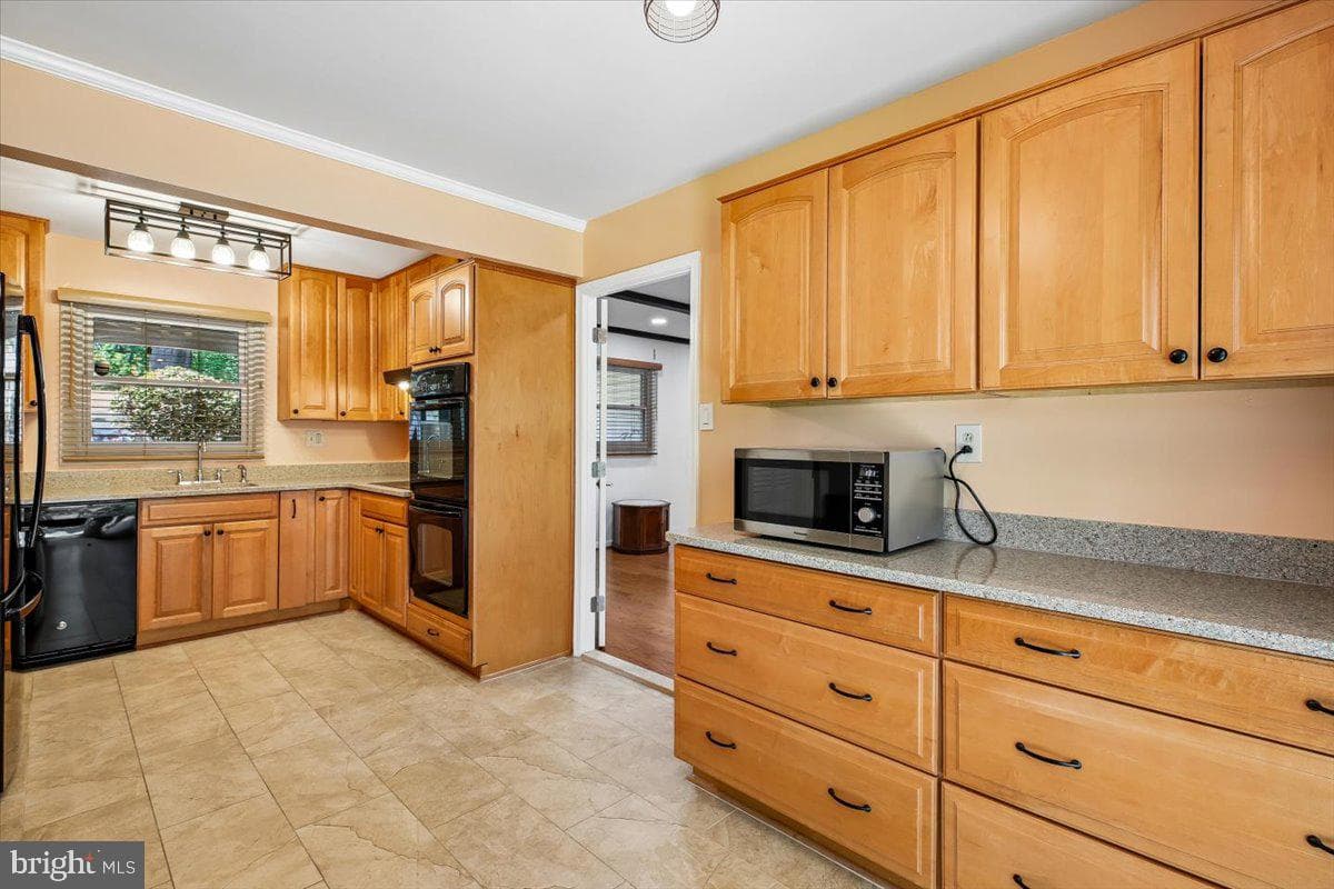 13909 Bethpage Lane photo 9