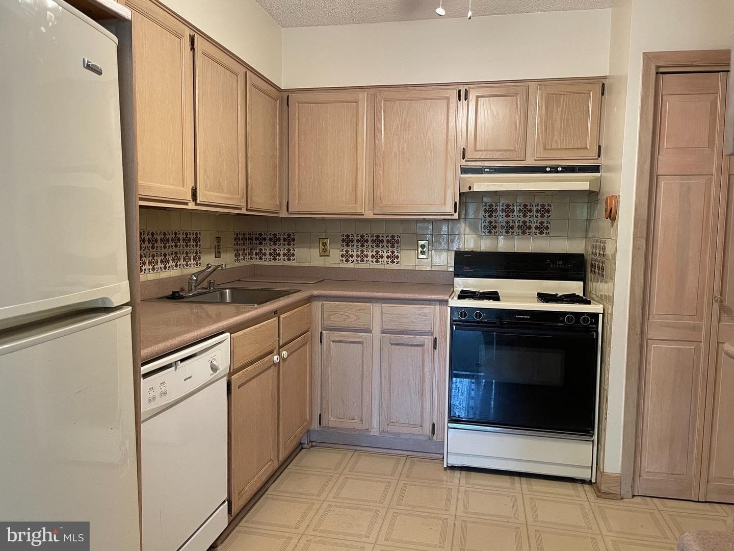 5225 Pooks Hill Road #226s photo 9