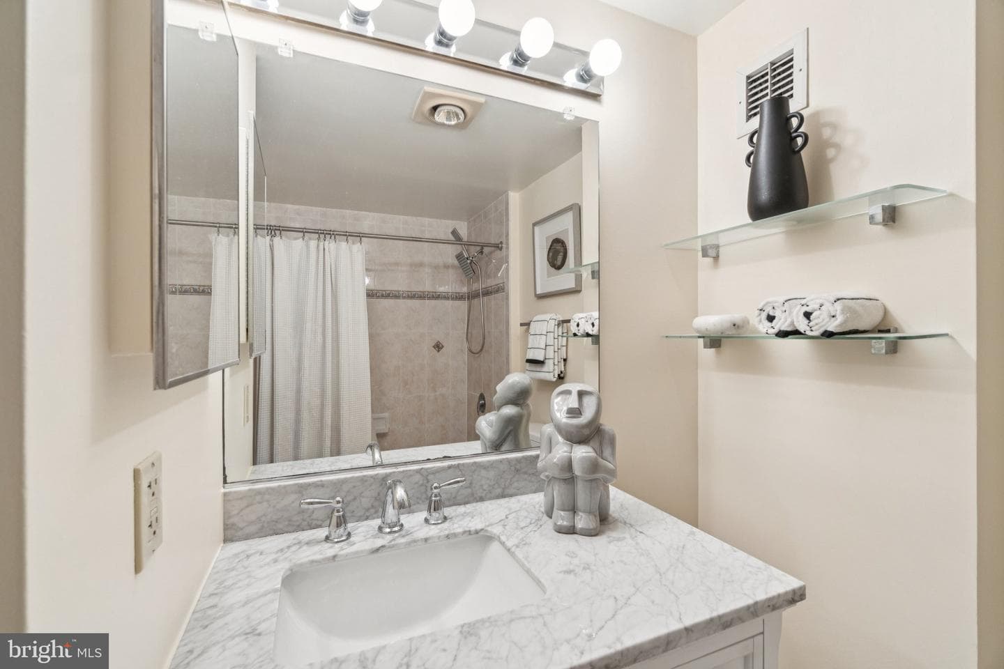 7111 Woodmont Avenue #316 photo 19