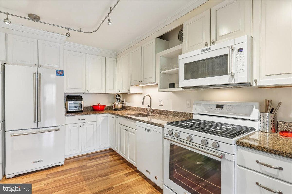 4620 N Park Avenue #903e photo 16