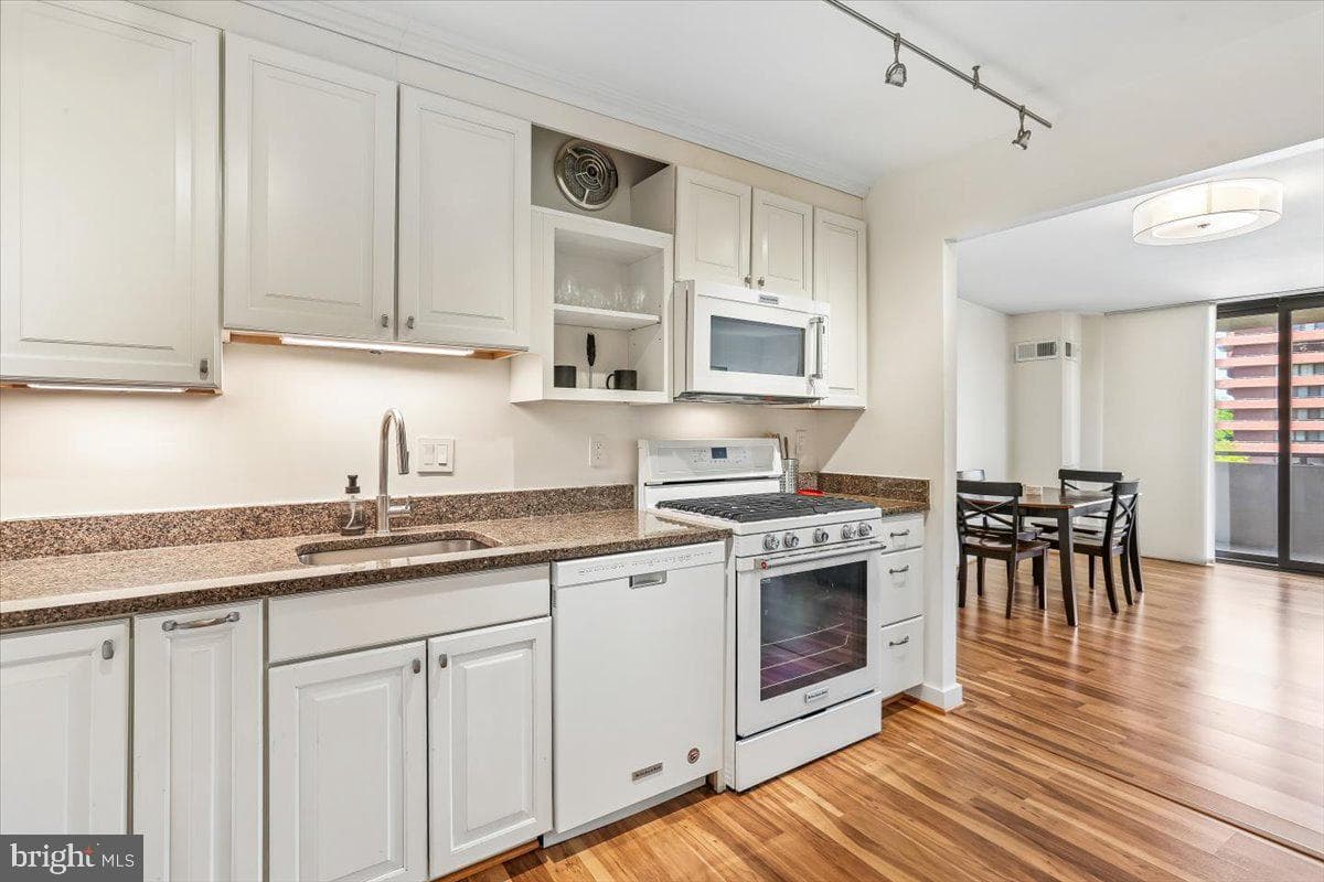 4620 N Park Avenue #903e photo 17