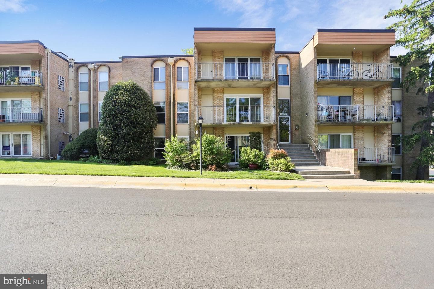 11925 Parklawn Drive #203 photo 32