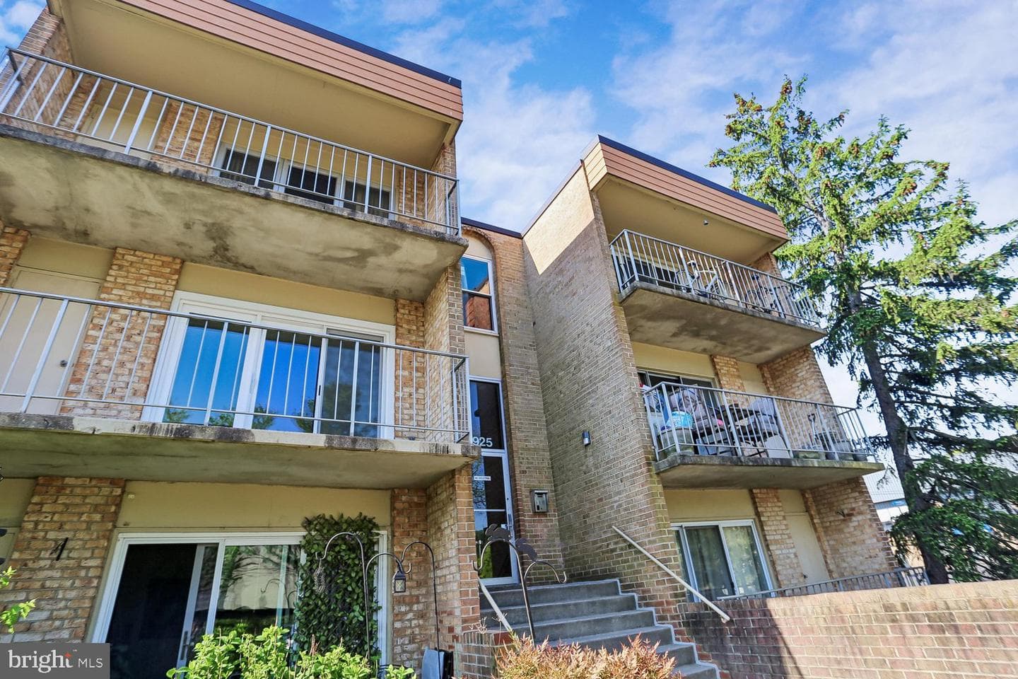 11925 Parklawn Drive #203 photo 33