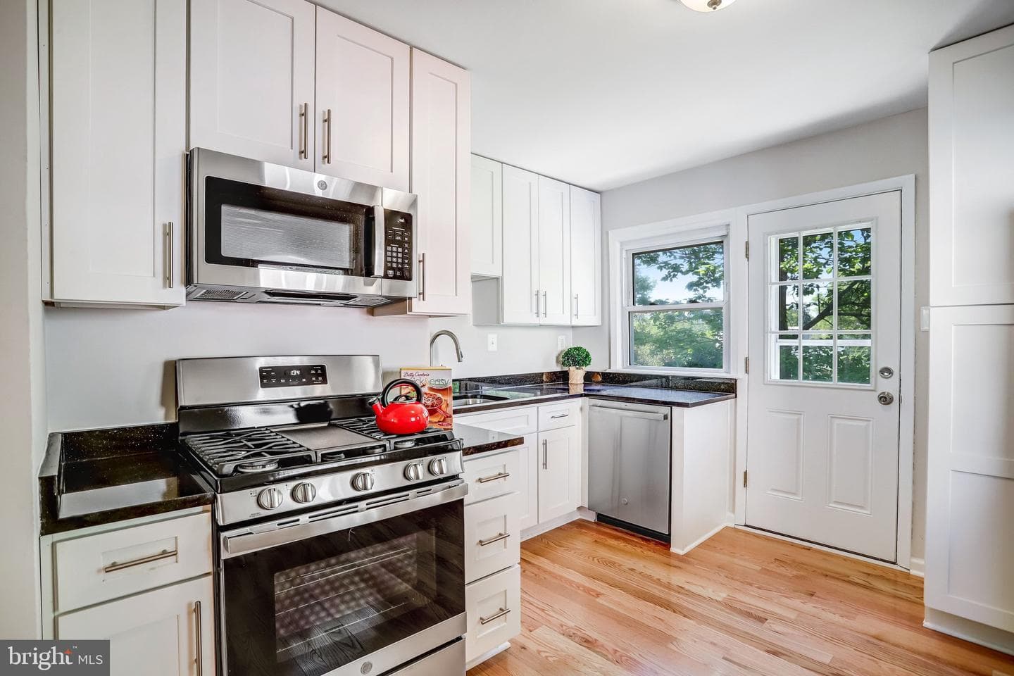 616 Ritchie Avenue photo 8