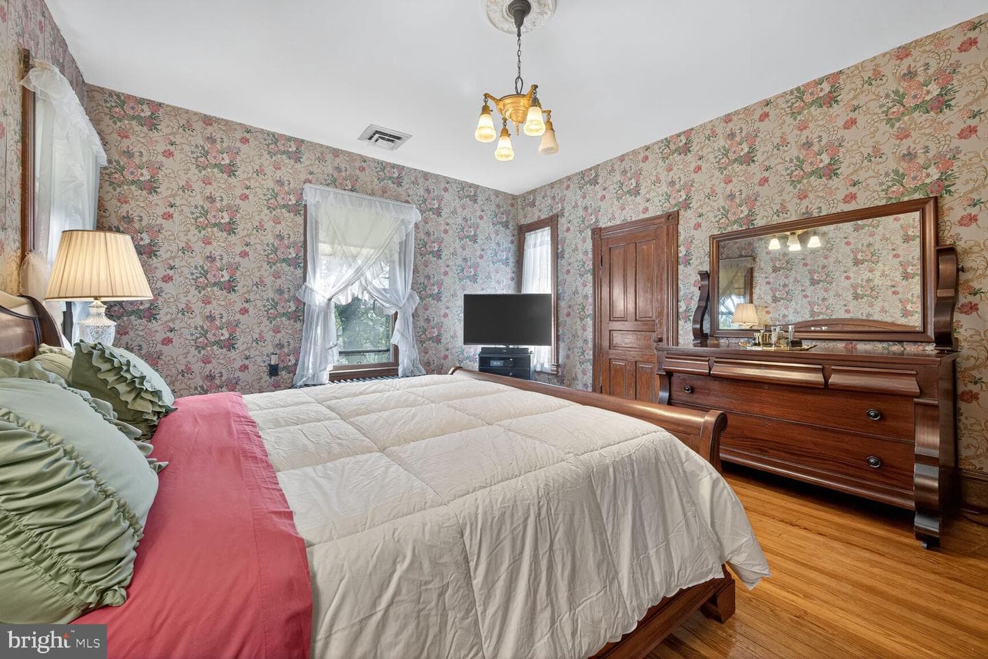 3911 Prospect Street photo 35