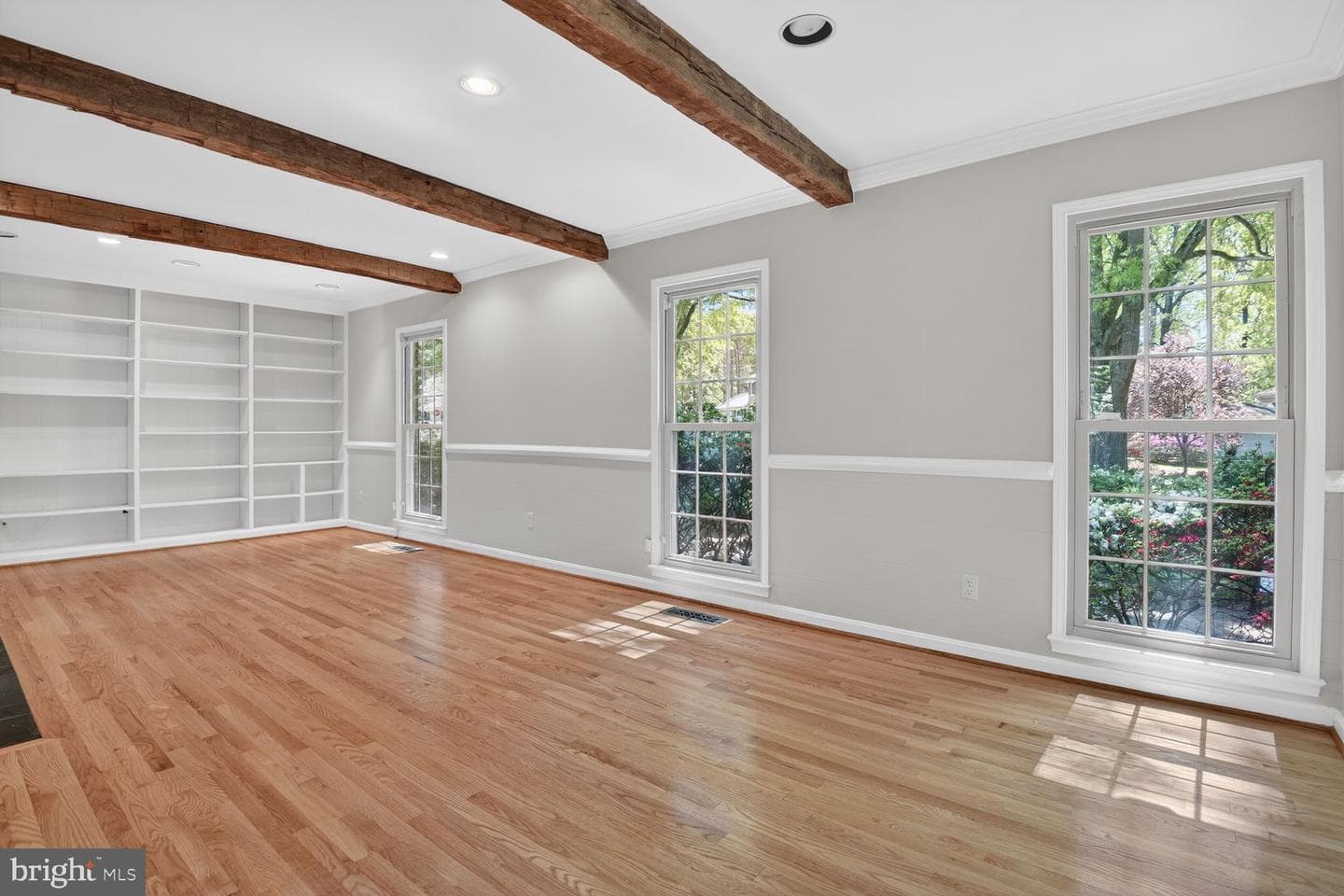 5005 Jasmine Drive photo 4