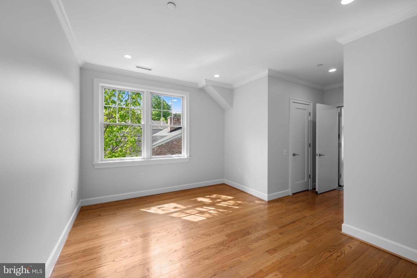 4520 Dorset Avenue photo 22