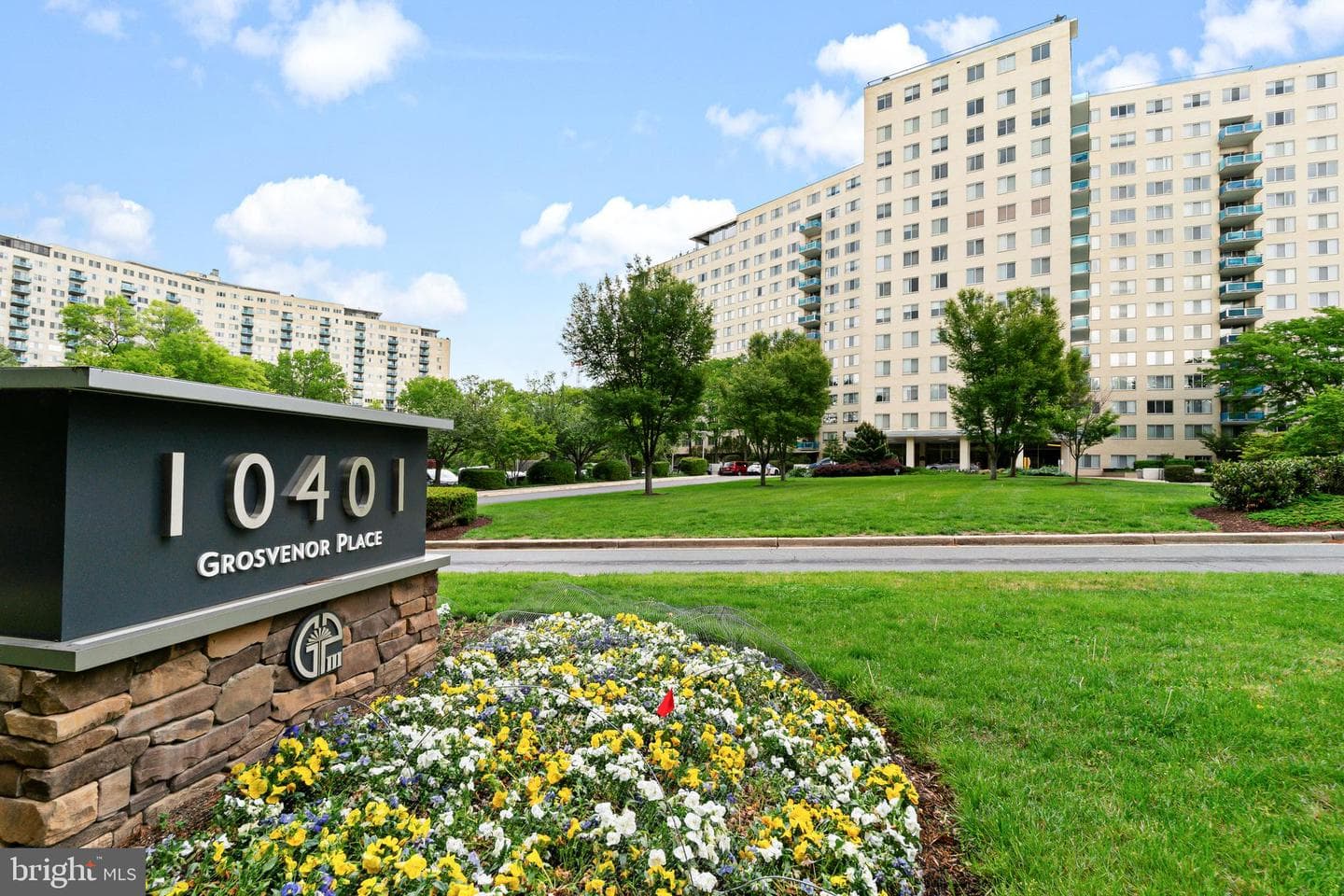 10401 Grosvenor Place #1009, Rockville