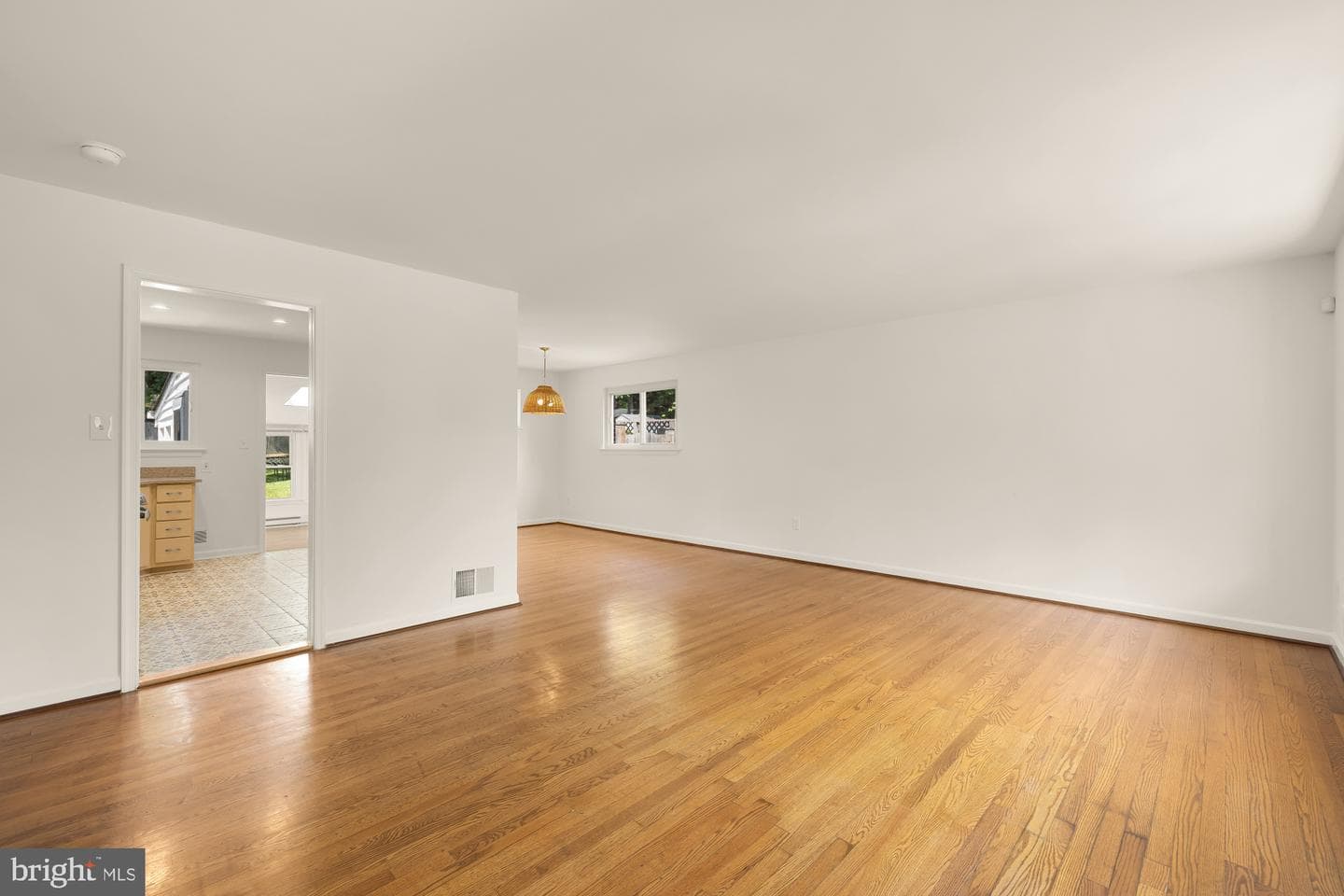9512 Flower Avenue photo 5