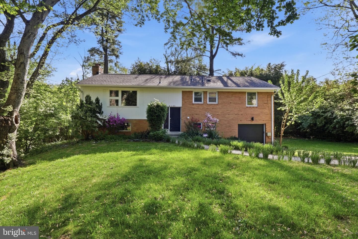 8104 Hawthorne Court photo 2