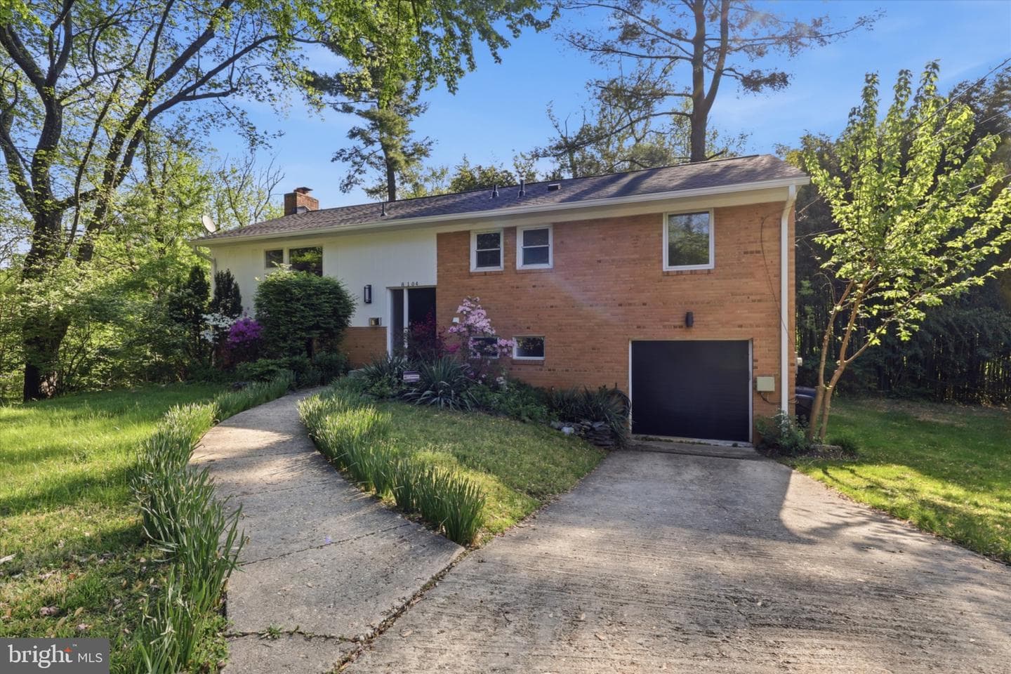8104 Hawthorne Court photo 3
