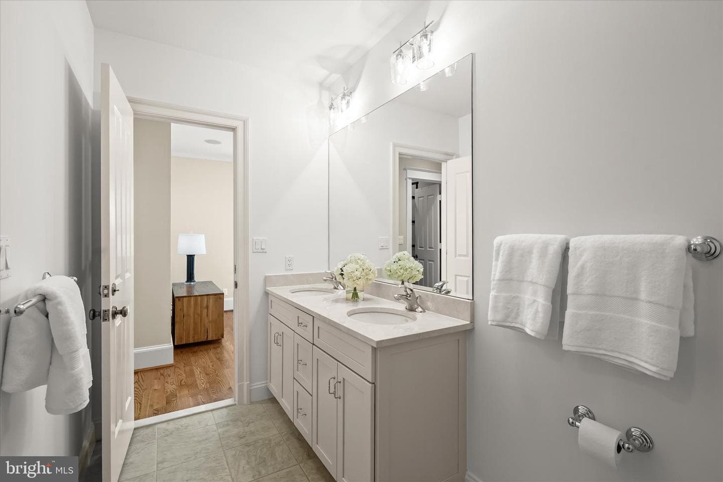 4423 Walsh Street photo 38