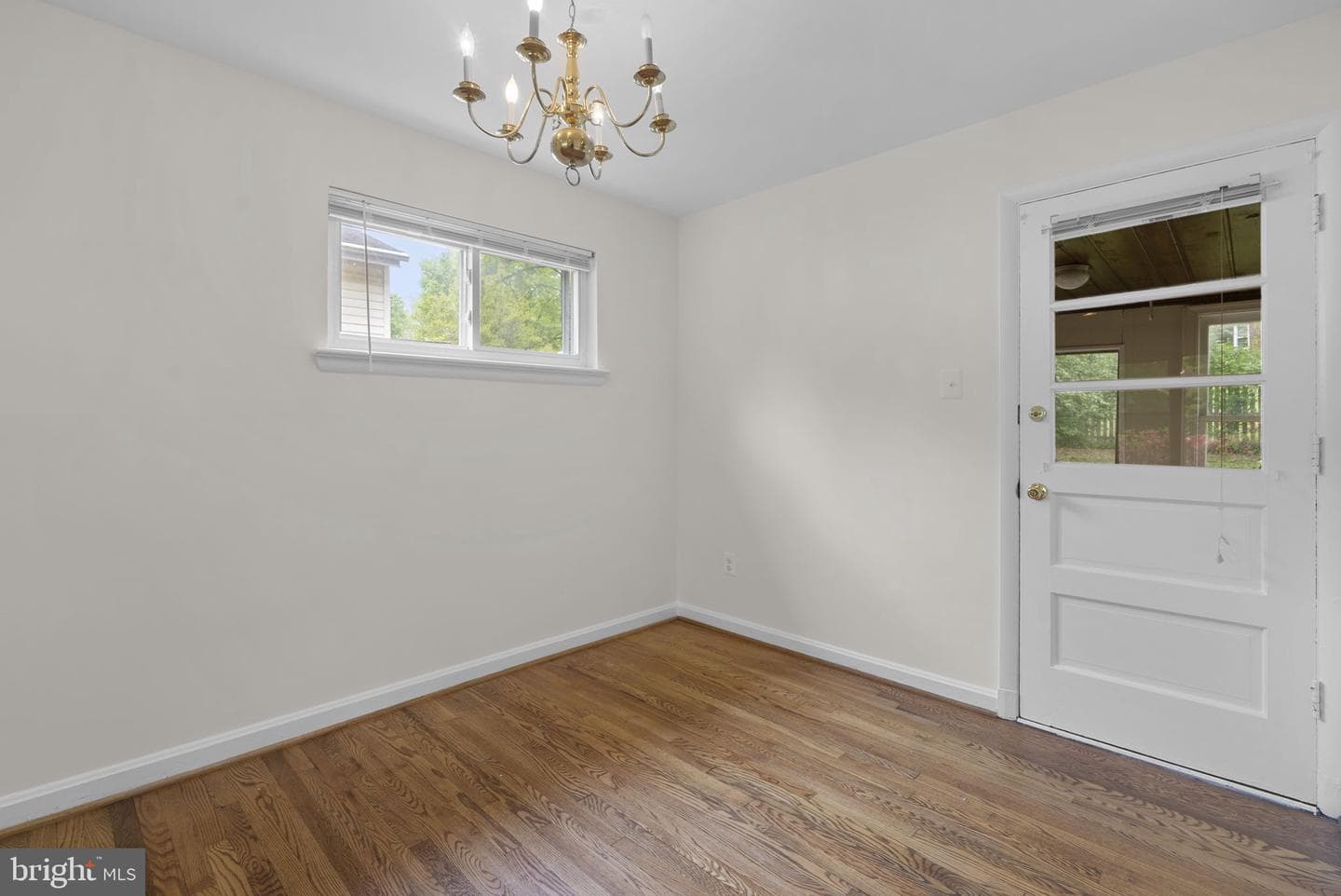 1509 Woodman Avenue photo 12