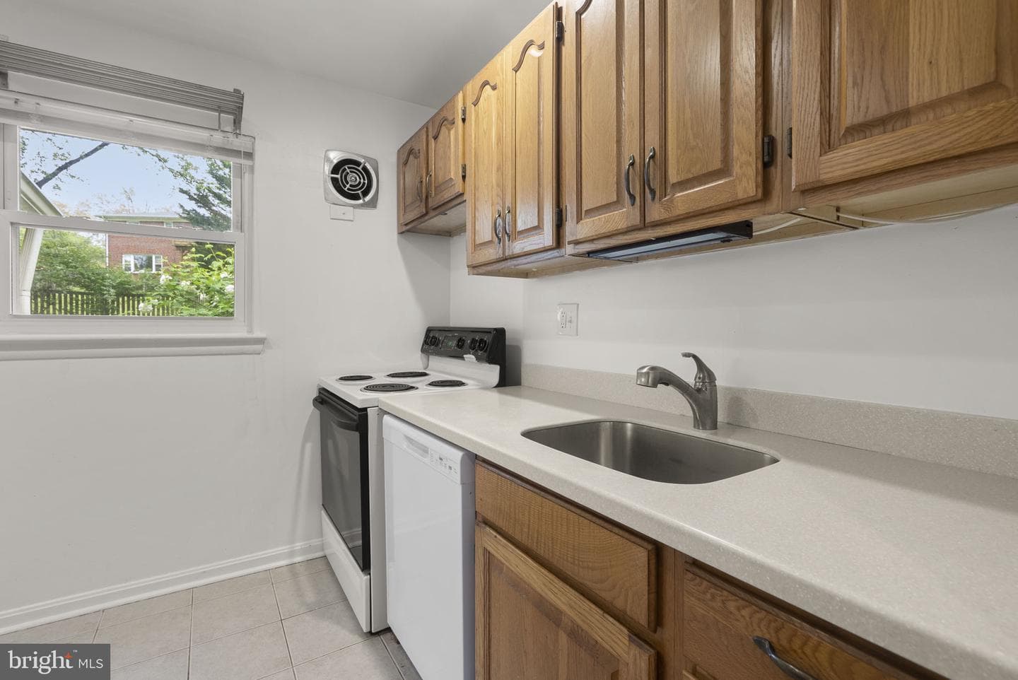 1509 Woodman Avenue photo 18