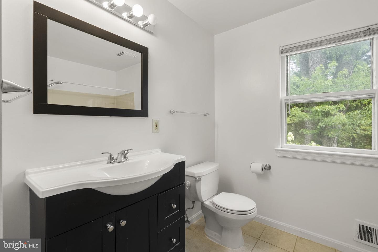 1509 Woodman Avenue photo 22