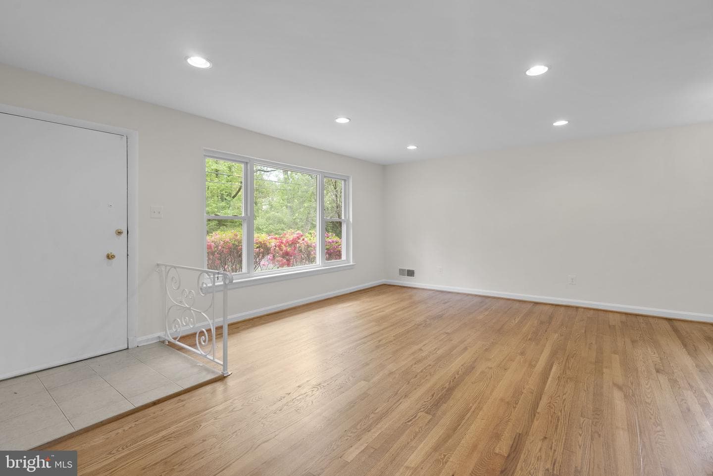 1509 Woodman Avenue photo 4