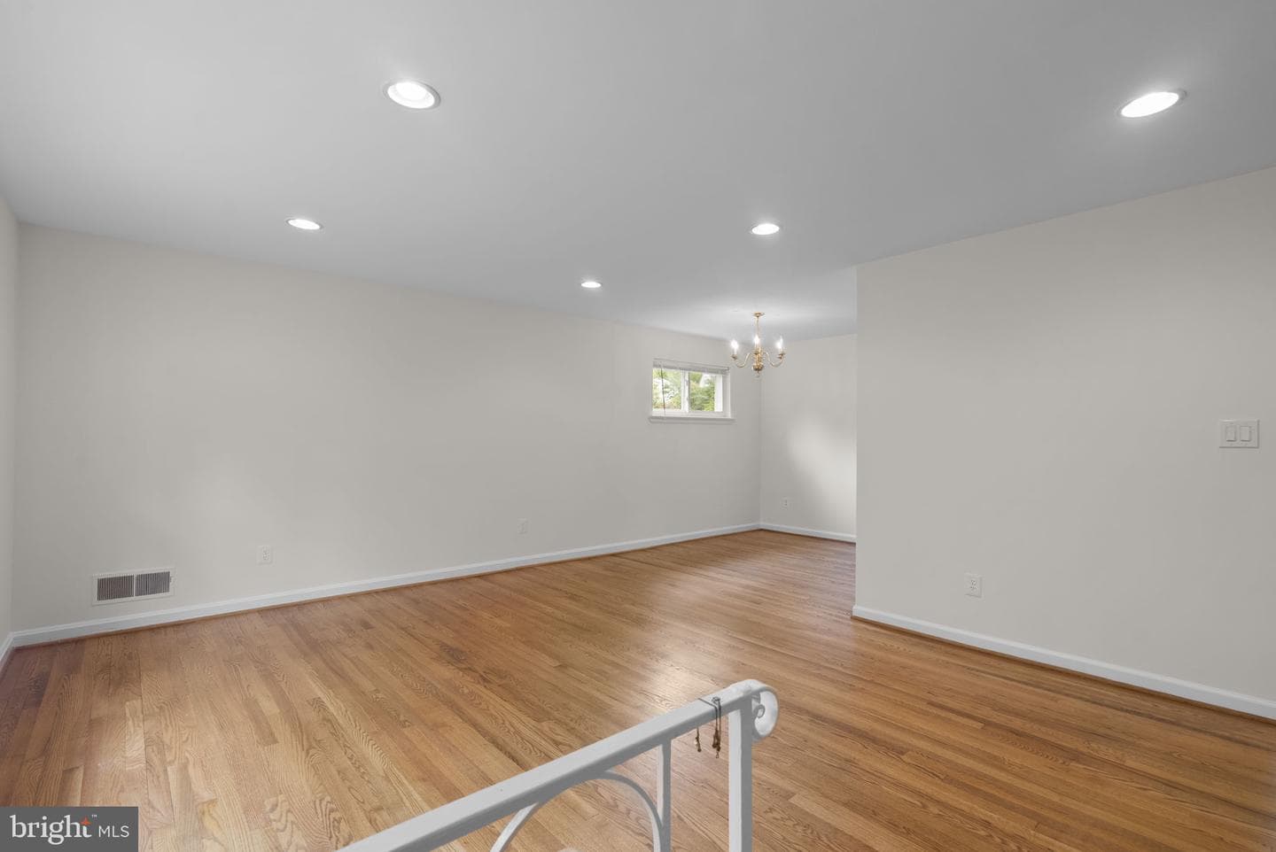 1509 Woodman Avenue photo 9