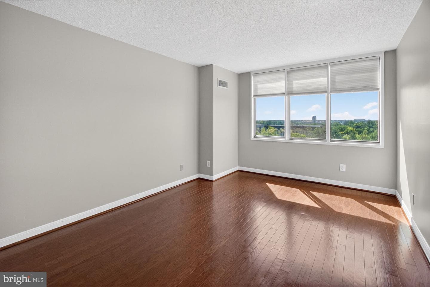 5225 Pooks Hill Road #1404s photo 17