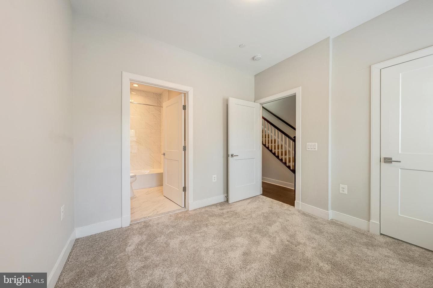 10326 Grosvenor Place photo 39
