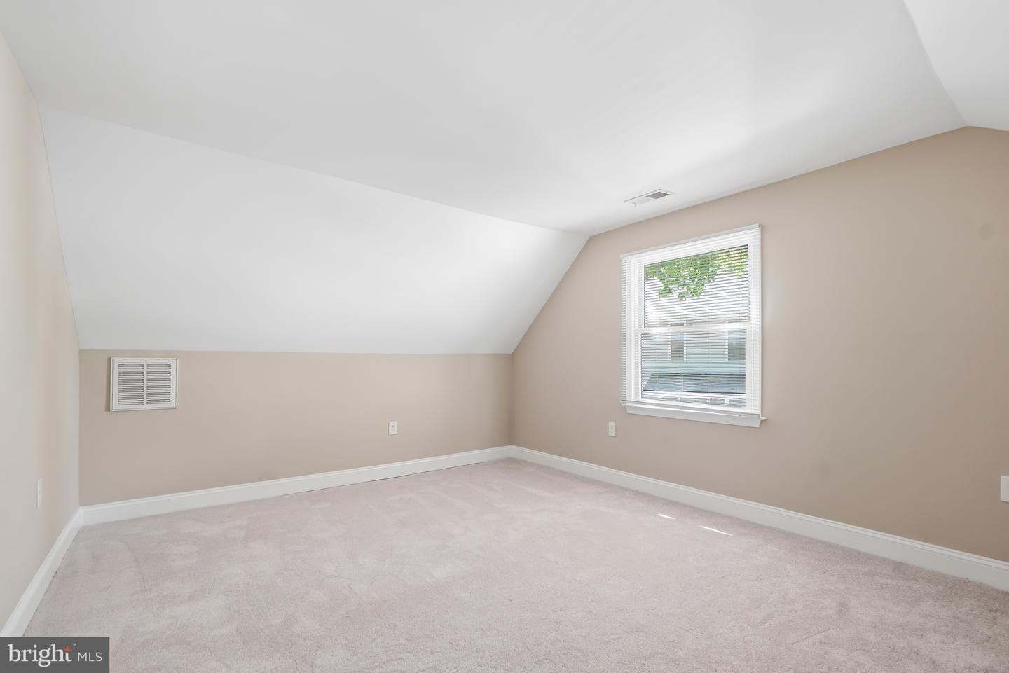 12804 Ardennes Avenue photo 25