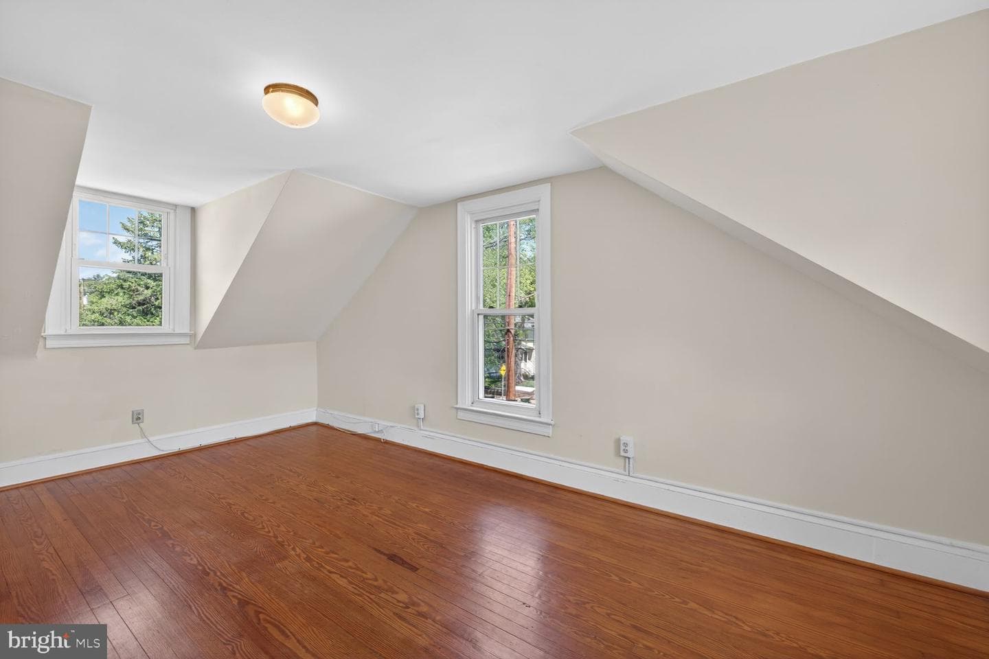 528 Beall Avenue photo 16