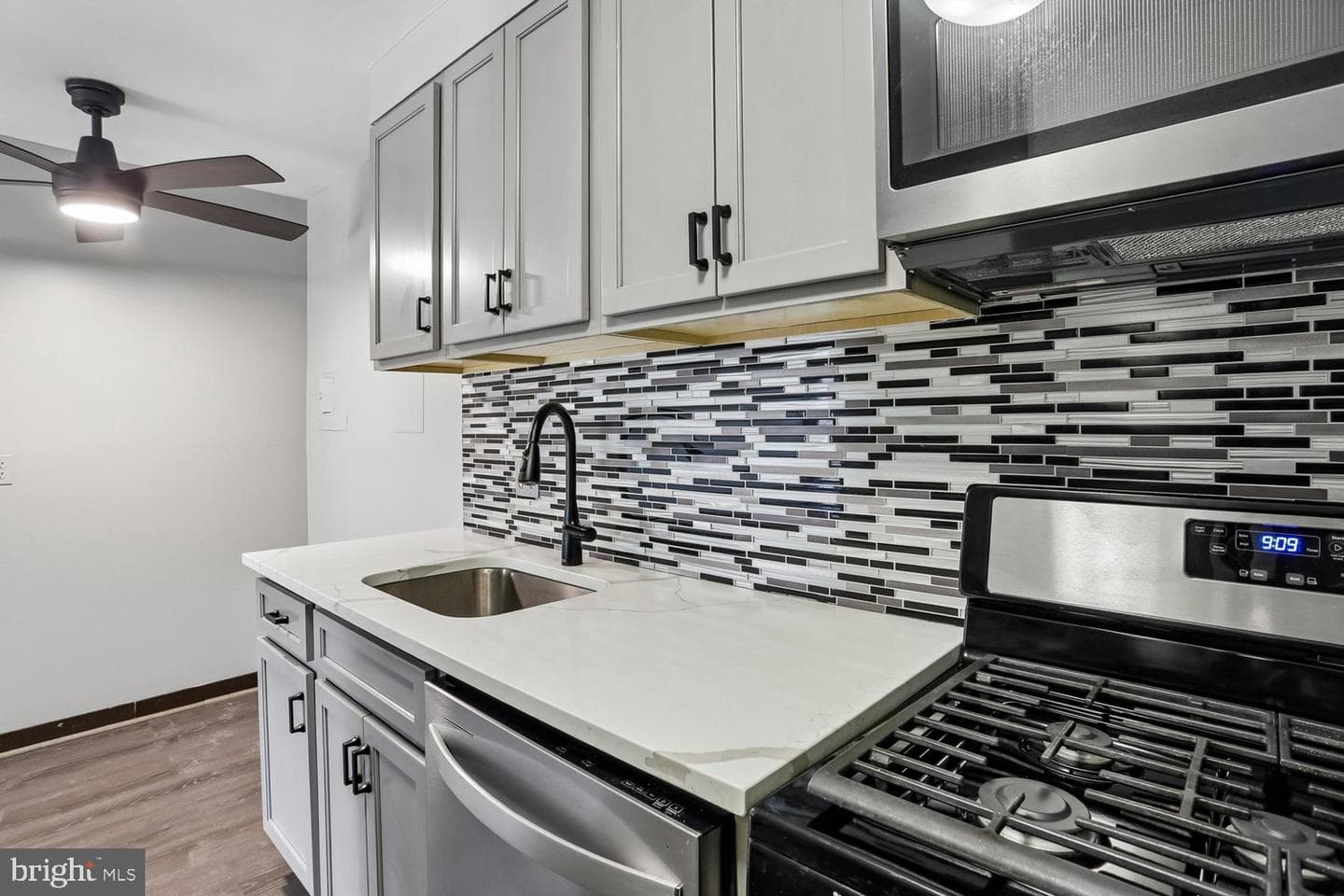 2201 Greenery Lane #104-11 photo 15