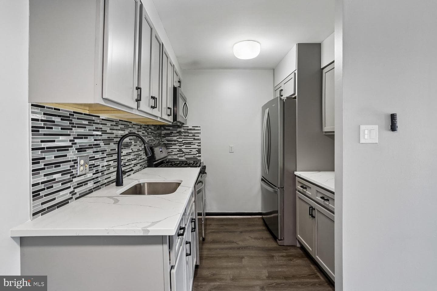 2201 Greenery Lane #104-11 photo 16