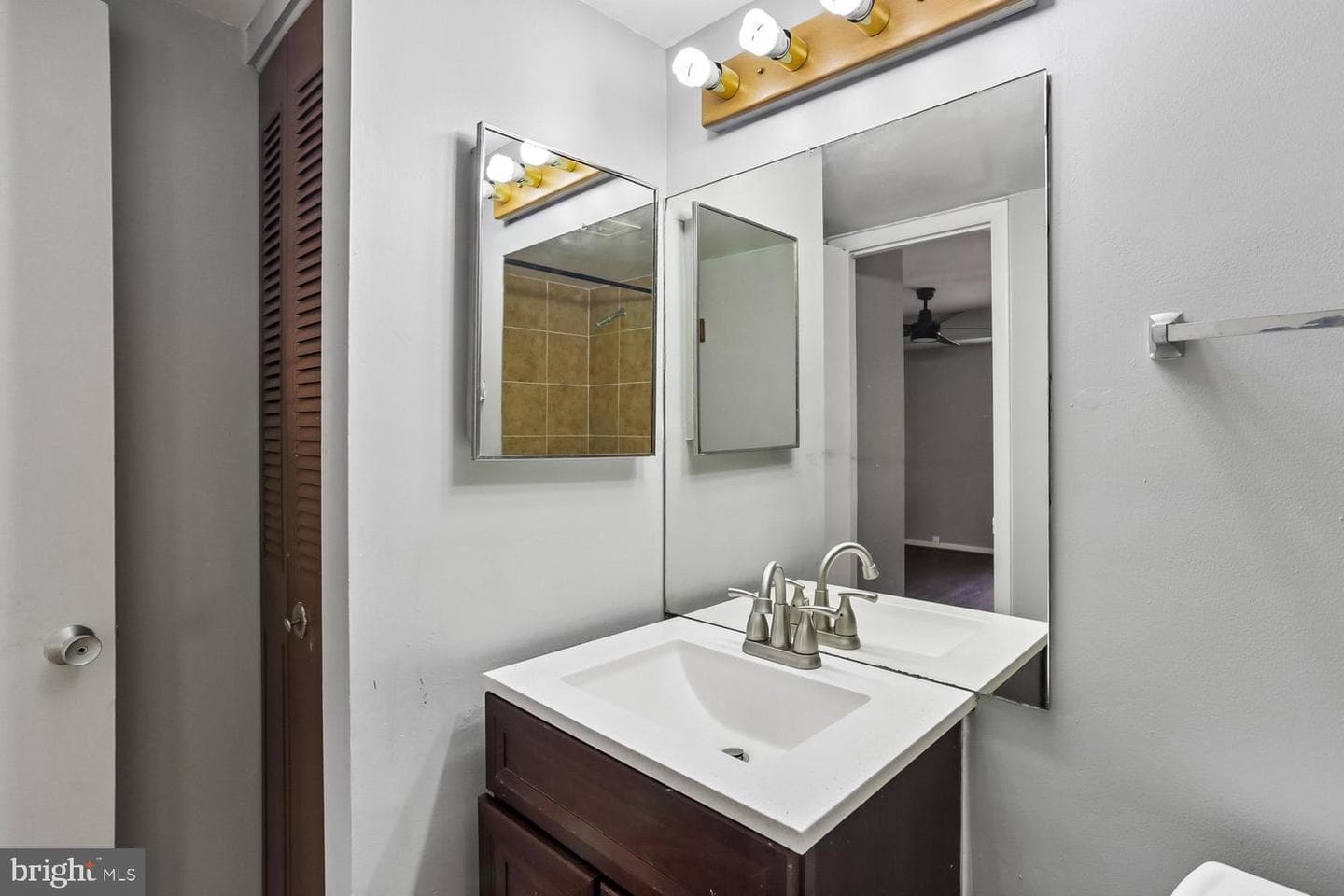 2201 Greenery Lane #104-11 photo 17