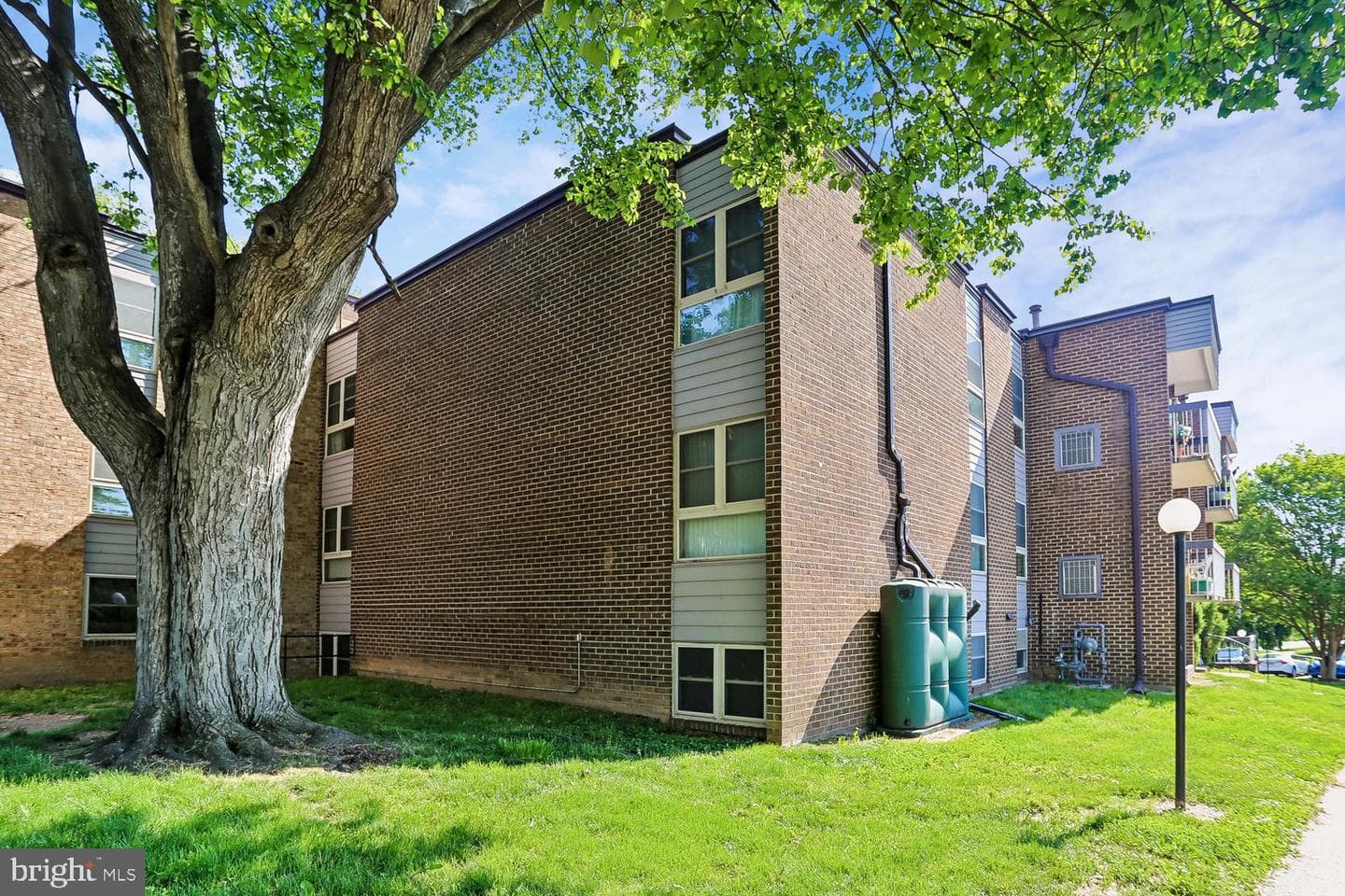 2201 Greenery Lane #104-11 photo 2