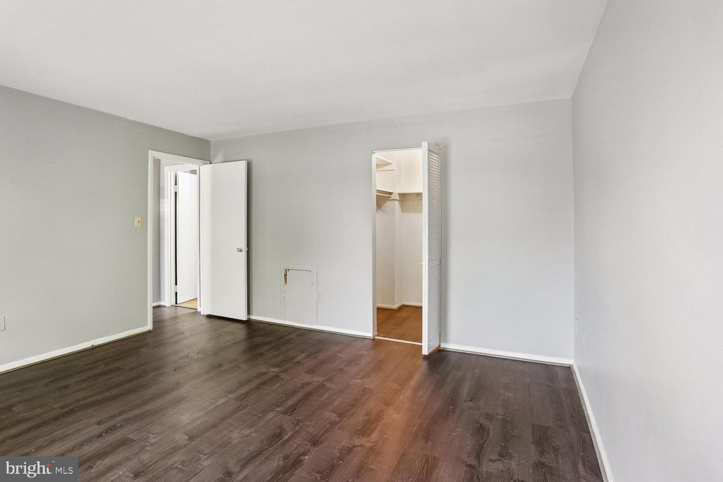2201 Greenery Lane #104-11 photo 20