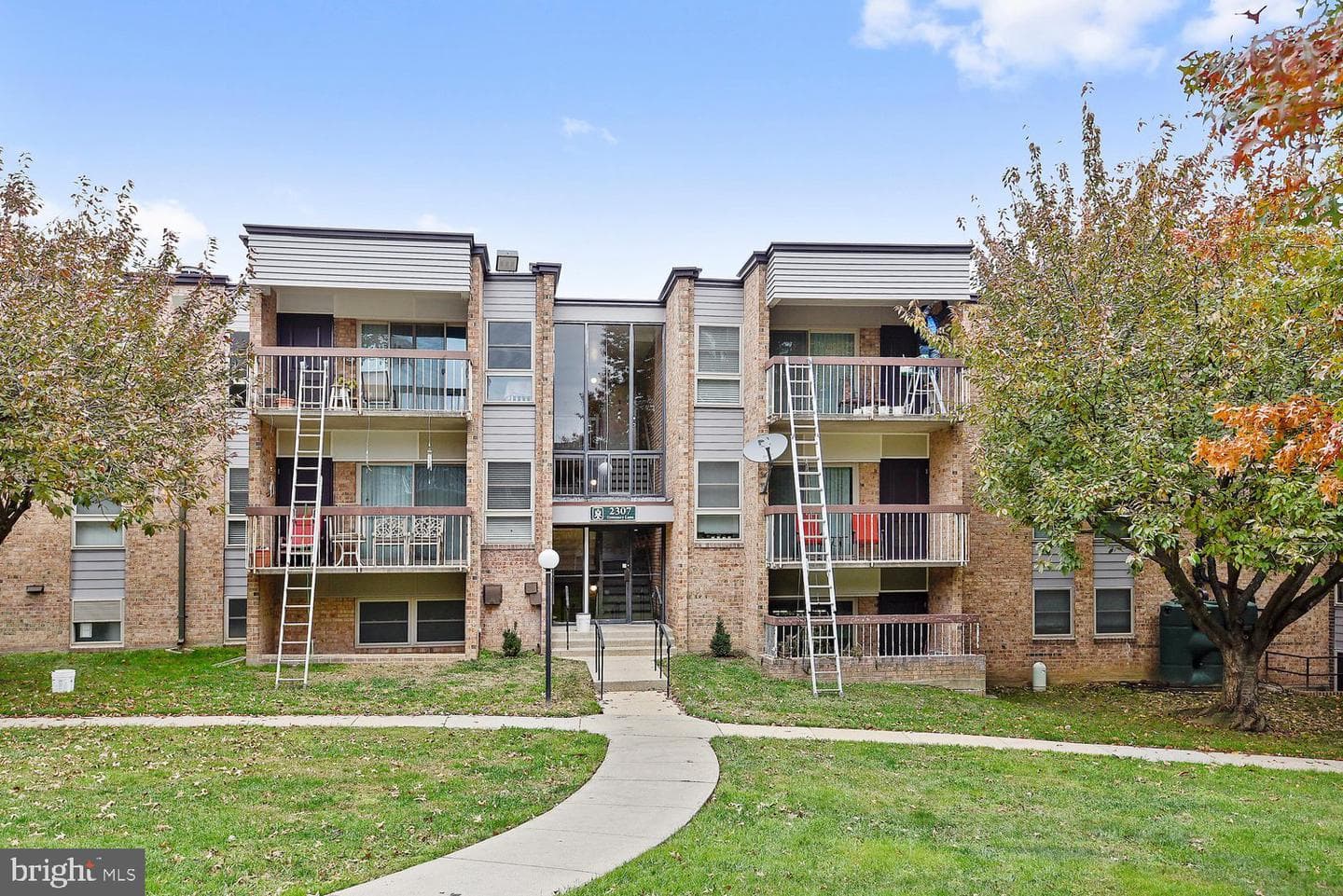 2201 Greenery Lane #104-11 photo 38