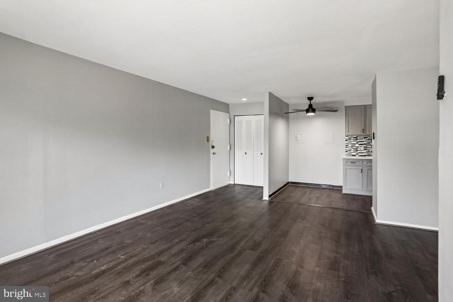 2201 Greenery Lane #104-11 photo 8