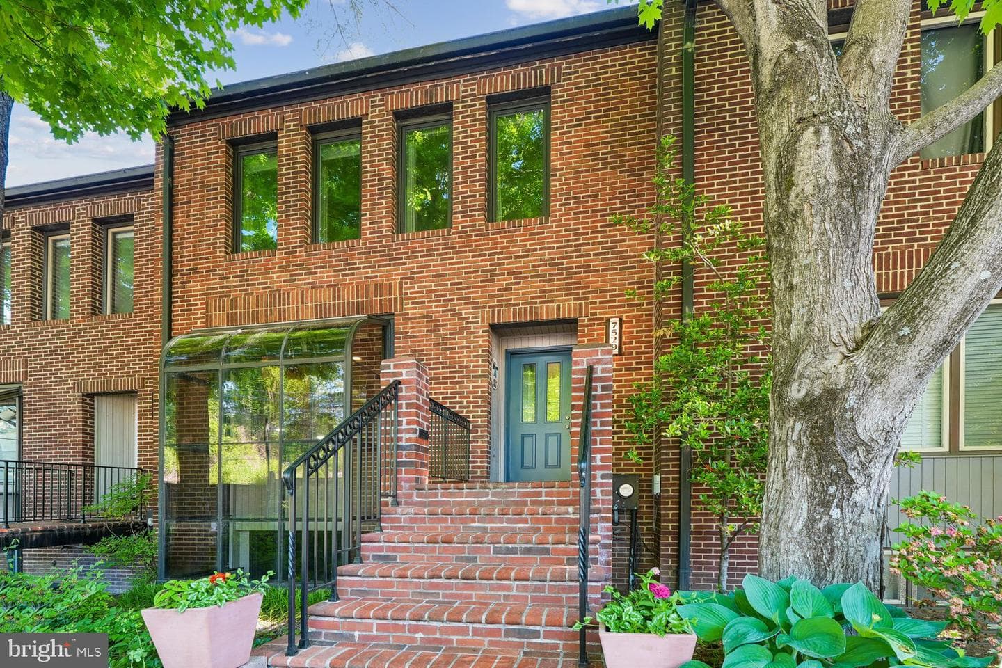 7529 Bradley Boulevard