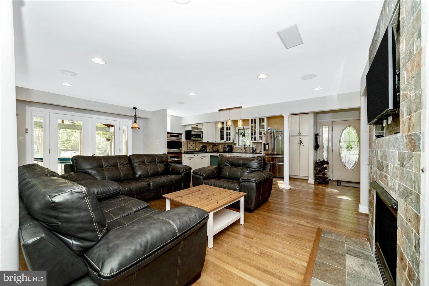 9328 Garden Court photo 11