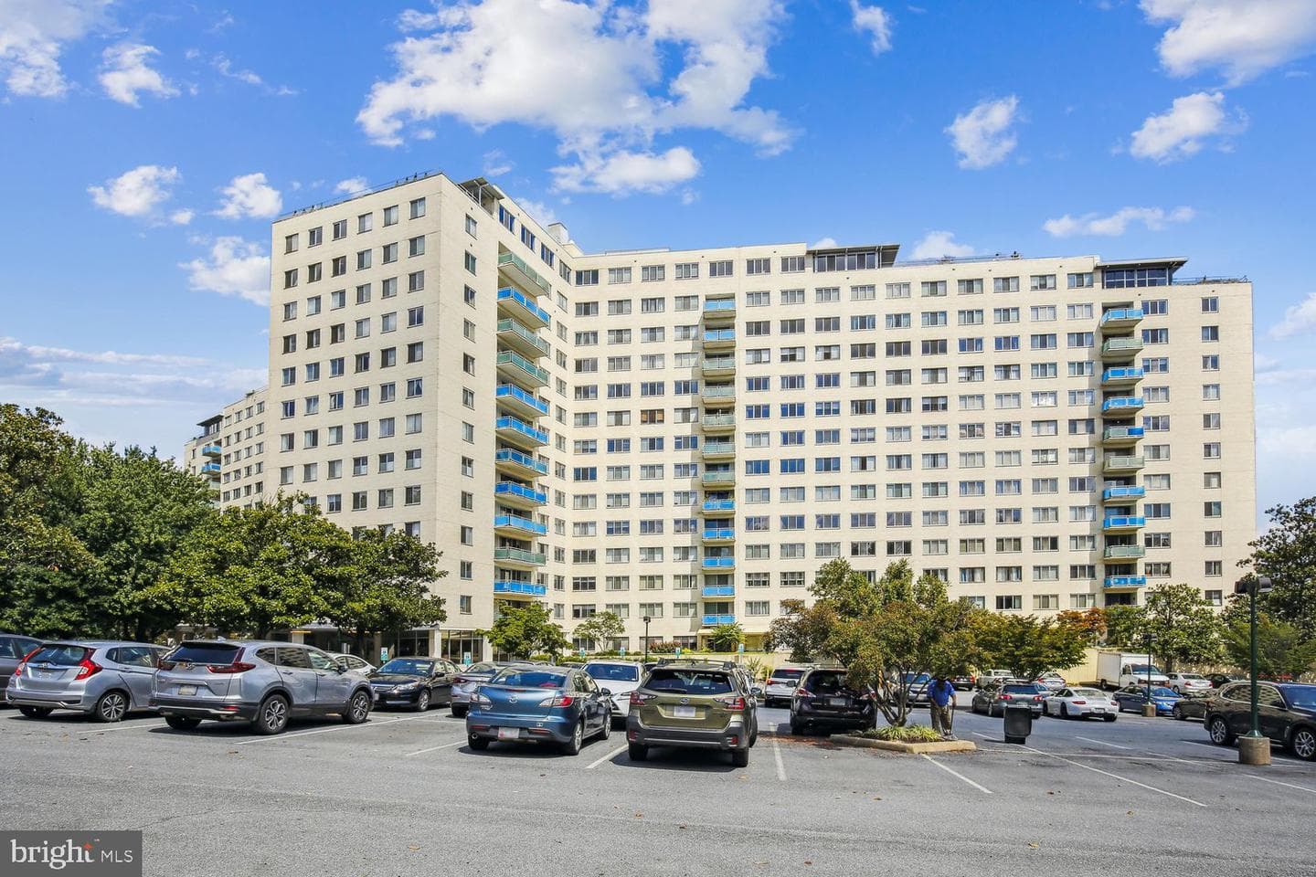 10201 Grosvenor Place #414